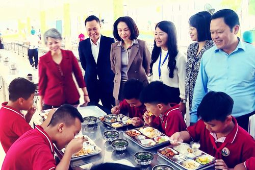 Hà Nội siết chặt quản lý thực phẩm từ sản xuất đến tiêu dùng