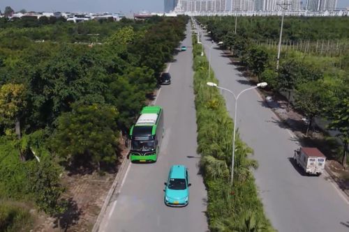 Từ 18/4, Hà Nội chuyển đổi thêm ba tuyến xe buýt điện