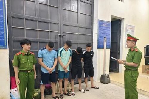 Bắt quả tang 5 đối tượng tổ chức sử dụng trái phép chất ma túy