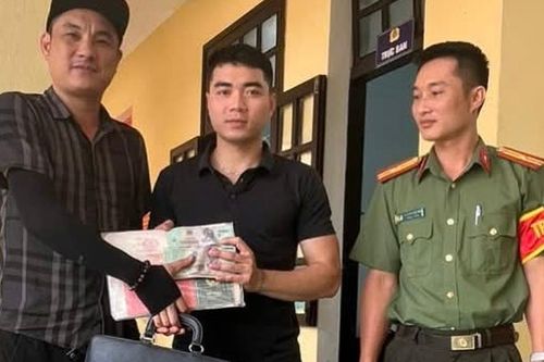 Người đàn ông nhặt được 350 triệu đồng khi chạy bộ