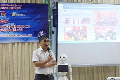 Nhà khoa học trình diễn robot tự hành trong môi trường nguy hiểm, rủi ro cao