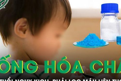 Bé 2 tuổi nguy kịch do uống nhầm hóa chất anh trai mang ở trường về