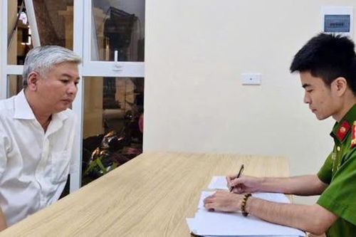 Công an Hà Nội tạm giữ tài xế ô tô để điều tra về hành vi 'Gây rối trật tự công cộng'