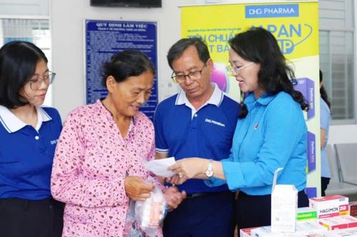 Cần Thơ: Khám, cấp thuốc, tư vấn sức khỏe miễn phí cho bà con Nhân dân