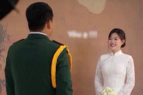Vợ Mũi trưởng Long lộ diện