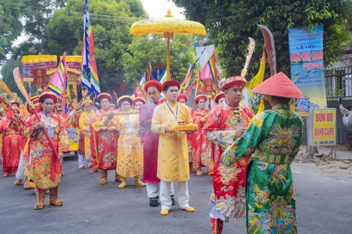 Sắc màu văn hóa dân gian tại Lễ hội điện Huệ Nam