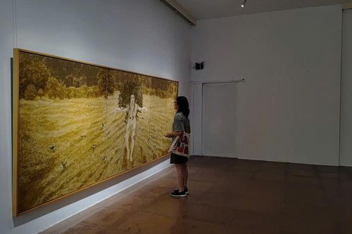 Người xem lạc vào tận cùng cô đơn trong '10 năm' cùng Trần Thị Hương