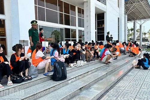 Tiếp nhận 226 công dân Việt Nam do phía Campuchia trao trả