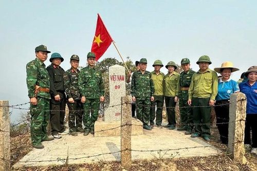 Phối hợp tuần tra bảo vệ biên giới trên tuyến Việt Nam-Lào