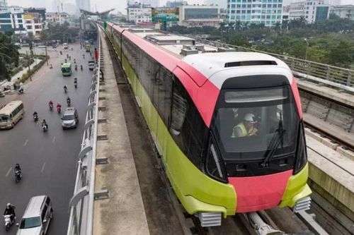 Bắt đầu rào chắn, phân luồng giao thông thi công hai ga ngầm của tuyến đường sắt đô thị số 5 (Văn Cao-Hòa Lạc)