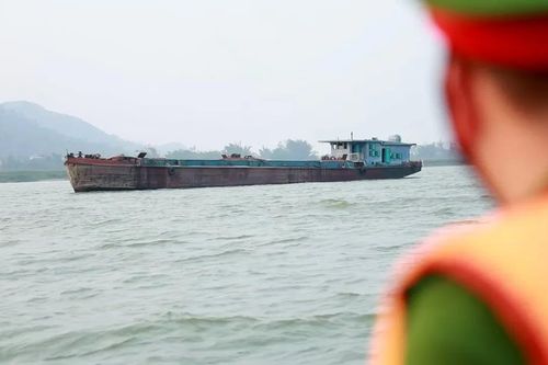 Hà Tĩnh quyết liệt đấu tranh với nạn khai thác cát trái phép trên sông Lam
