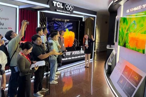 TCL trình diễn hàng loạt sản phẩm mới tại Nhà hát Thành phố