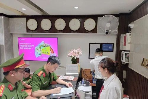 Cơ sở thẩm mỹ 'chui' vào tầm ngắm, Hà Nội yêu cầu kiểm tra toàn diện