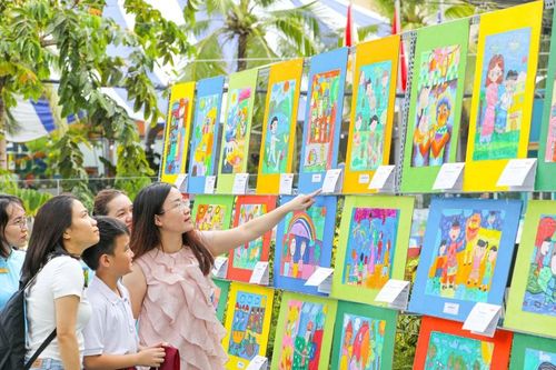 Sắc màu sáng tạo của học sinh qua triển lãm mỹ thuật