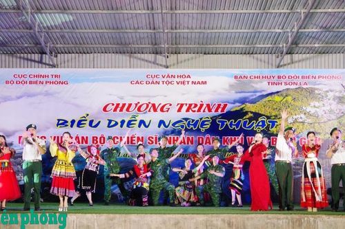Đoàn văn công Bộ đội Biên phòng biểu diễn văn nghệ phục vụ cán bộ, chiến sĩ và nhân dân biên giới Sơn La