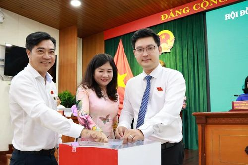 TPHCM bầu bổ sung thêm một Ủy viên UBND thành phố