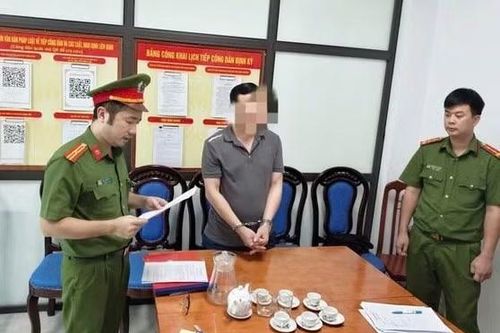 Cựu cán bộ Ủy ban Kiểm tra Tỉnh ủy Hòa Bình bị bắt vì lừa 'chạy việc'