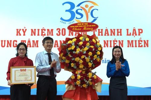 Bí thư T.Ư Đoàn Nguyễn Phạm Duy Trang chúc mừng Trung tâm Thanh thiếu niên miền Nam 30 tuổi