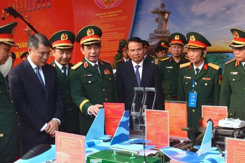Thủ tướng Lê Minh Hưng: Quân khu 4 tiếp tục viết nên những trang sử hào hùng, bảo vệ vững chắc Tổ quốc