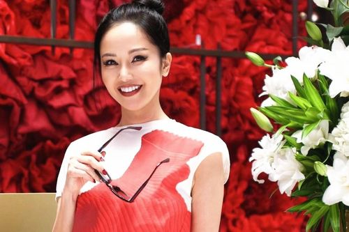 Diva Hồng Nhung trẻ đẹp tuổi U60, ca sĩ Nhật Kim Anh sexy táo bạo