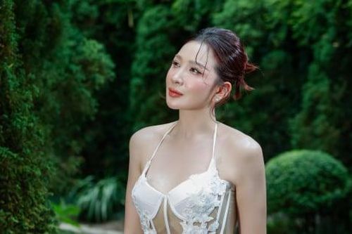 Vợ Dương Ngọc Thái phát hành MV mới sau nhiều năm vắng bóng