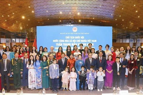 Chủ tịch Quốc hội gặp gỡ cộng đồng người Việt Nam tại Thổ Nhĩ Kỳ