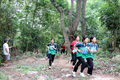 Trên 300 vận động viên tham dự Giải leo núi chinh phục đỉnh Tam Ban