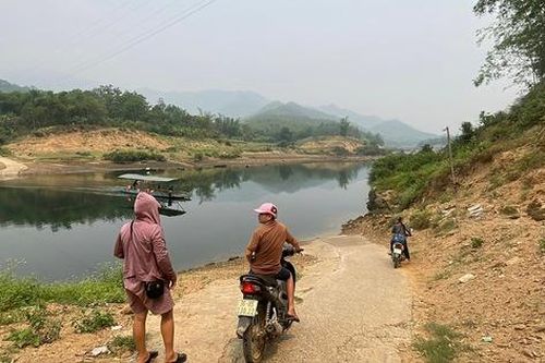8 năm không có cầu và sự nhọc nhằn của nghìn nhân khẩu bên dòng sông Mã.