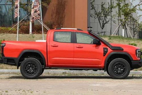 Xe bán tải thiết kế hầm hố, động cơ tăng áp, giá gần 560 triệu đồng, so kè với Ford Ranger