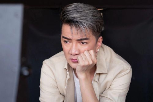 Đàm Vĩnh Hưng thông báo 'có biến' nửa đêm khiến khán giả xôn xao