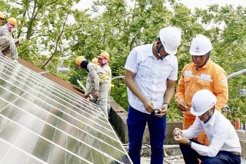Điện mặt trời áp mái lên ngôi giữa cao điểm mùa nắng nóng