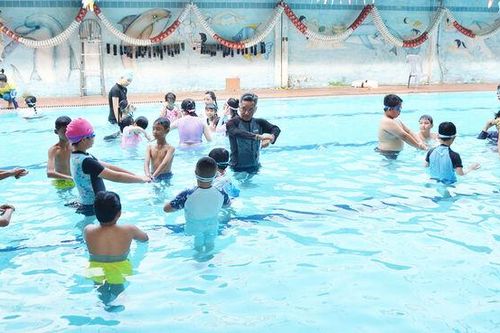 Dạy bơi miễn phí cho 70 học sinh, thiếu nhi có hoàn cảnh khó khăn