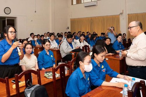 Giao lưu tọa đàm 'Truyện Kiều trong đời sống văn hóa của cư dân Nam Bộ'