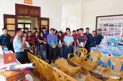 Sư đoàn Phòng không 377 tổ chức chương trình 'Không gian văn hóa sách và người chiến sĩ canh trời' năm 2026