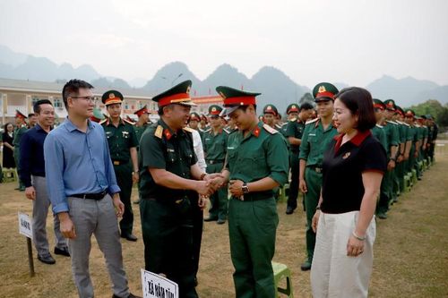 Thăm, động viên chiến sĩ mới nhập ngũ năm 2026