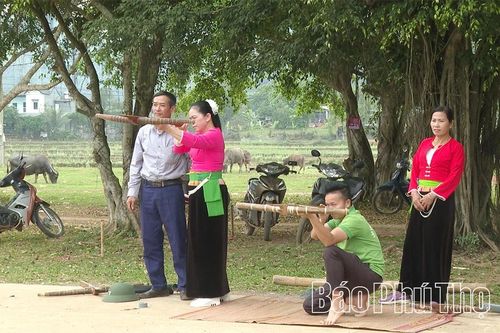 Lưu giữ văn hóa qua những cánh nỏ