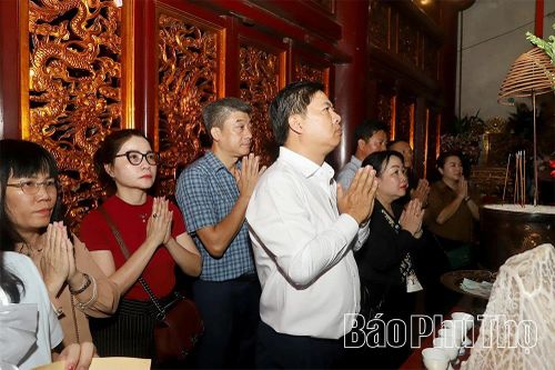Đoàn công tác Ban Thường vụ Tỉnh ủy Đắk Lắk dâng hương tưởng niệm các Vua Hùng