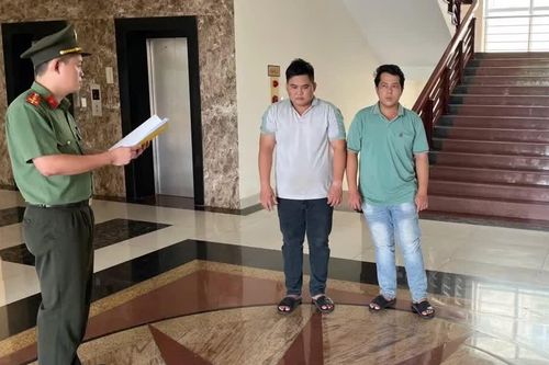 Bắt 2 đối tượng làm giả con dấu, tài liệu trên mạng xã hội