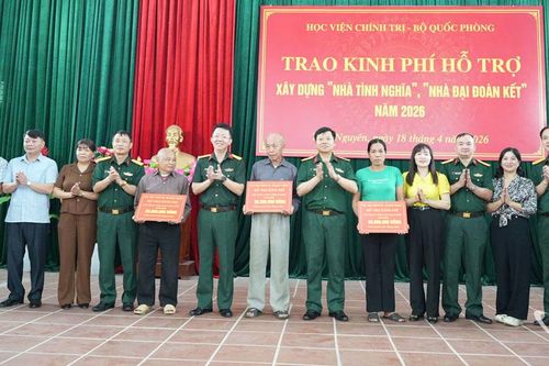 Trao 240 triệu đồng hỗ trợ xây dựng nhà tình nghĩa tại Thái Nguyên