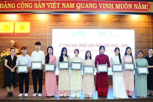 Trao 30 suất học bổng cho sinh viên trị giá 1,3 tỷ đồng