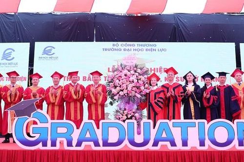 Trường Đại học Điện lực: Trao bằng tốt nghiệp cho gần 1.500 học viên, sinh viên
