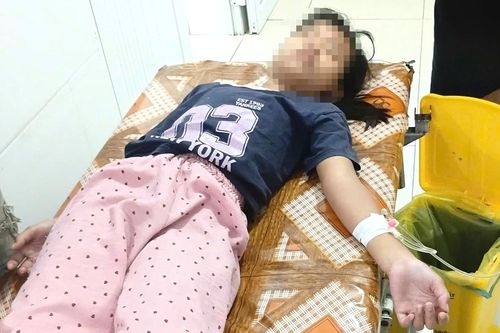 Hơn 20 người ở Nghệ An nghi ngộ độc sau khi ăn bánh mì