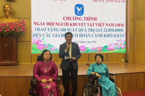 Phường Ngọc Hà trao hơn 100 phần quà tới người khuyết tật