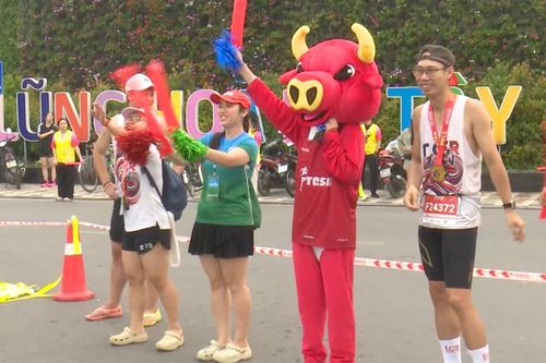 Tình nguyện viên - 'Linh hồn' của các giải chạy