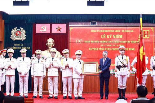 Lực lượng Cảnh sát hình sự đón nhận Huân chương Hồ Chí Minh