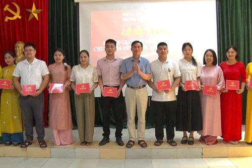 53 quần chúng ưu tú hoàn thành lớp bồi dưỡng nhận thức về Đảng