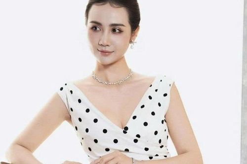 Huyền Lizzie lộ diện gây sốt: U30 vẫn đẹp 'không góc chết', thần thái khó rời mắt