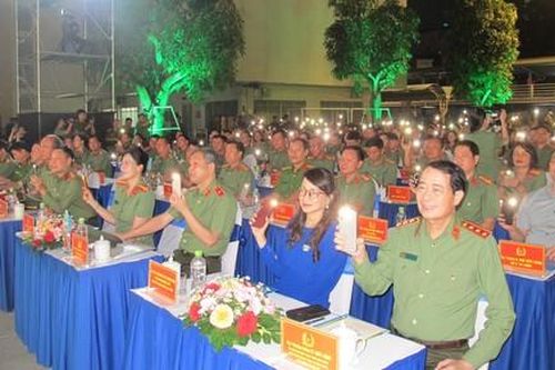Hơn 1.600 đại biểu tham dự Lễ hưởng ứng Cuộc thi sáng tạo video 'Tổ quốc bình yên' của Công an TPHCM