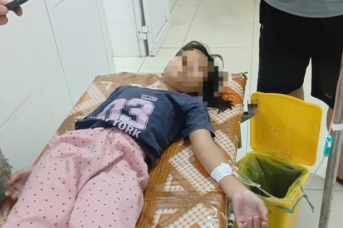Hàng chục người ở Nghệ An nghi ngộ độc sau khi ăn bánh mì