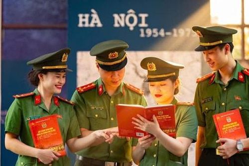 Cuốn sách về chặng đường 'hoa lửa' của lực lượng Tham mưu Công an Thủ đô